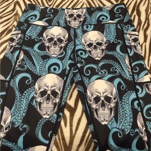 Skull and Tentacle Patterned Workout Leggings CVG • LIKE NEW CONDITION